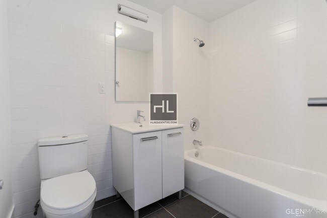 Building Photo - Sunny 1 Bedroom Apartment In Ft. Greene