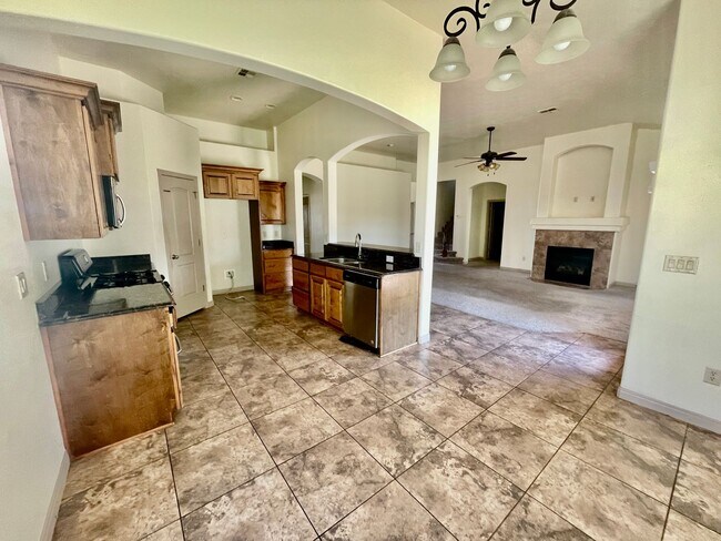 Building Photo - Six-Bedroom in Washington Fields