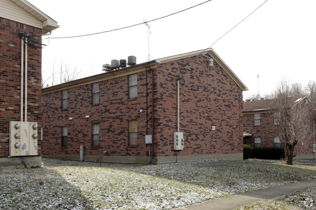 Foto del edificio - 8605 Standing Oak Dr