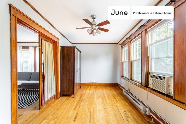 Foto del edificio - Room in Shared 4 bed/1.5 bath home