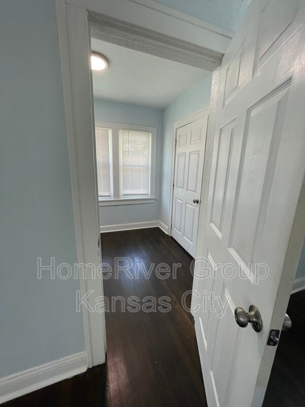 Building Photo - 3801 E 39th St