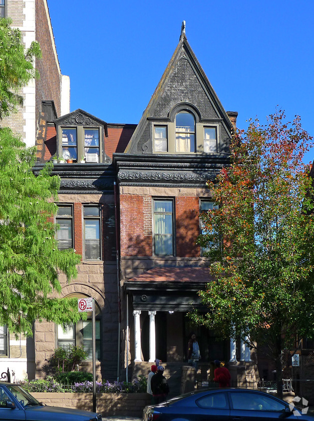 Primary Photo - 669 Saint Marks Ave