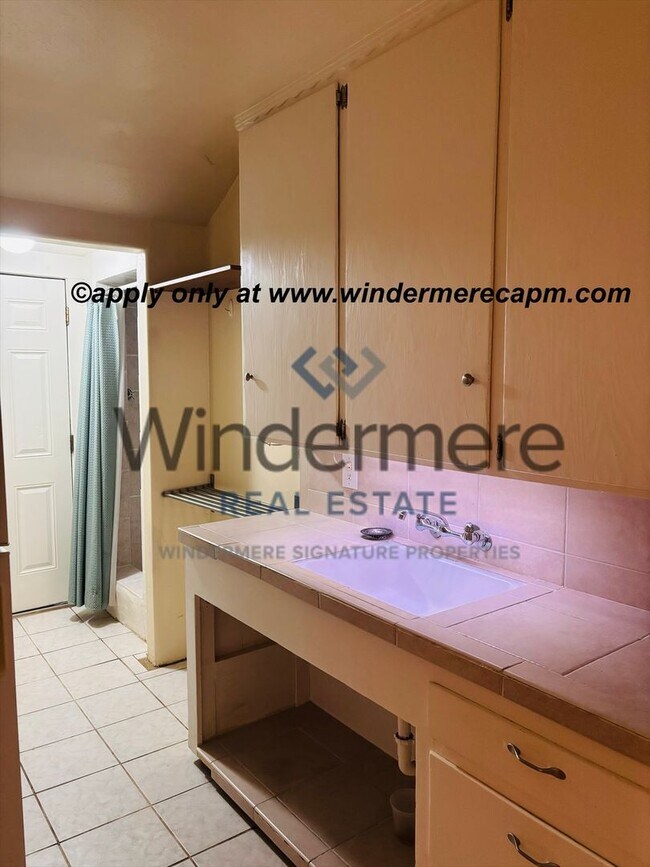 Foto del edificio - Charming studio home in North Oak Park