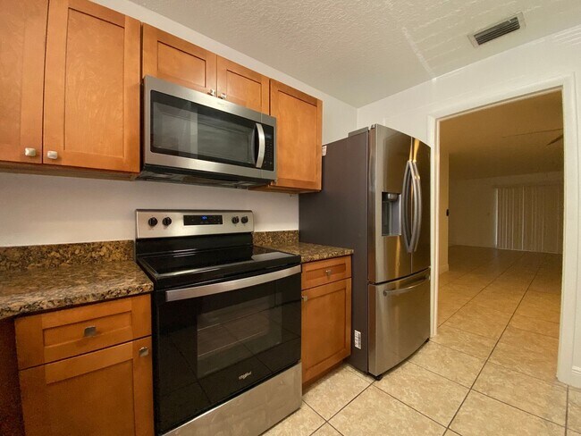 Foto del edificio - First Floor 2 Bedroom, 2 Bath Condo in Mai...