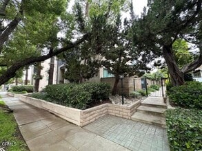 Building Photo - 1841 Bushnell Ave