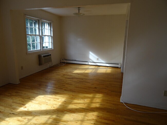 Dining Room - 2917 Bell Blvd