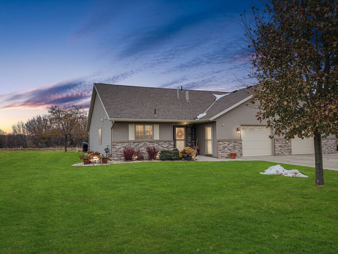 1610 Upper Trentwood Cir NE, Willmar, MN 56201 Townhome Rentals in