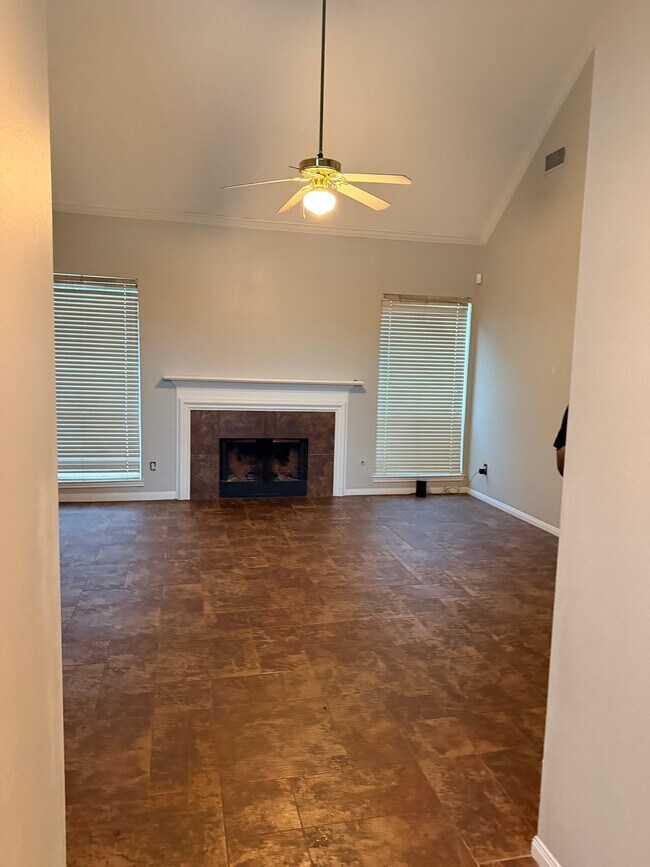 Building Photo - 1822 Laurel Oaks Dr