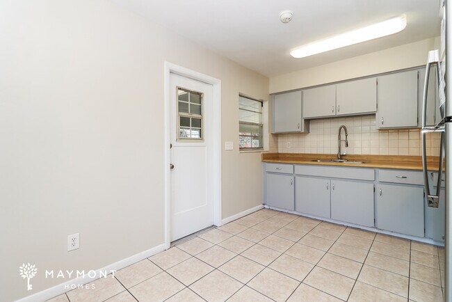 Building Photo - 14809 N Blvd