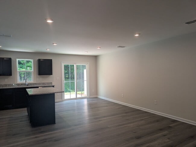 Building Photo - New Construction in the Heart of China Grove!