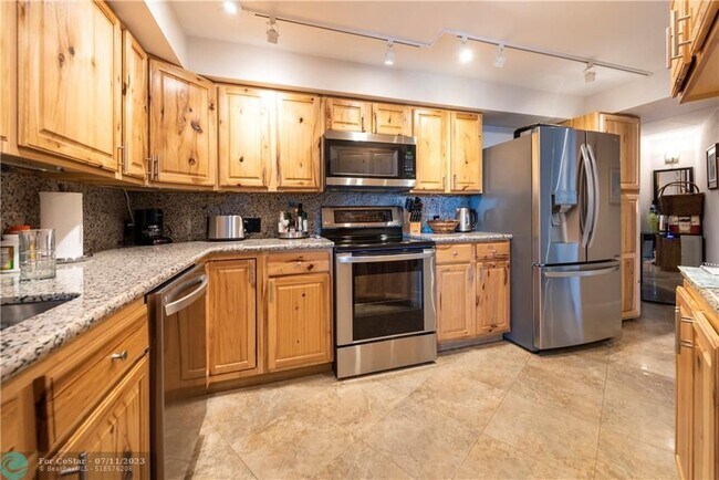 Building Photo - 3051 N Course Dr