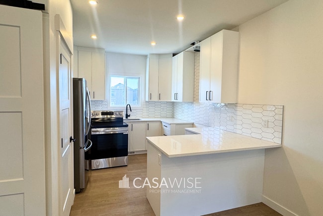 Photo du bâtiment - 9339-9222 222 St NW