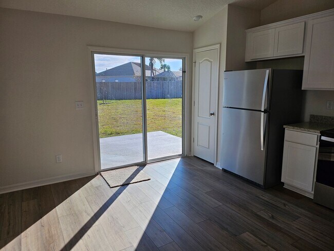Foto del edificio - Great Newer Home is Palm Coast Ready for Move-In!