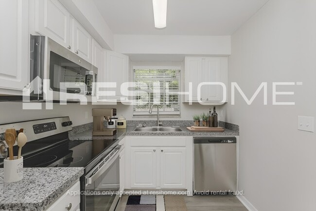 Building Photo - 5621 7th St S