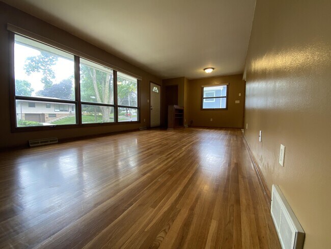 Foto del edificio - 2409 24th Ave NW