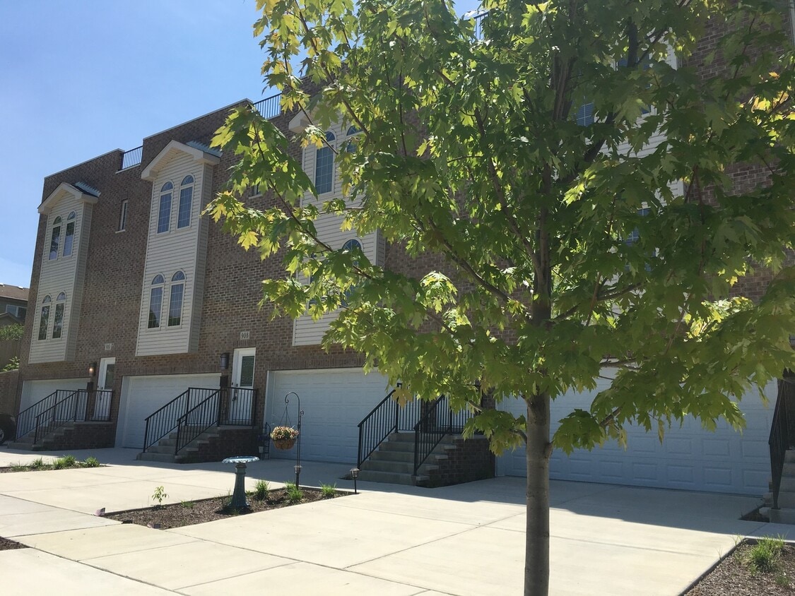 Primary Photo - 910 East St