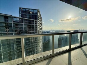 Building Photo - 495 Brickell Ave