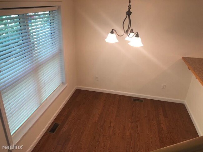 Building Photo - 11 Cabernet Dr