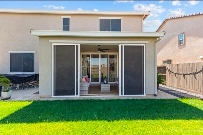 Building Photo - 2851 Ski Bch St