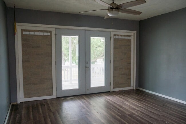 Building Photo - 11 Edna St