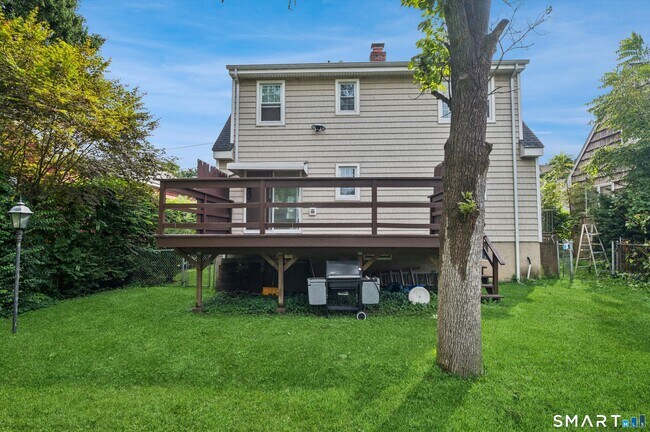 Foto del edificio - 32 Hollow Wood Ln