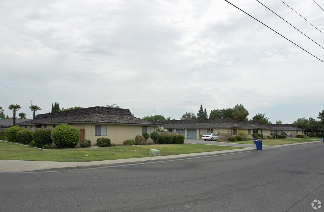 Foto principal - 366-426 W Carob Ave