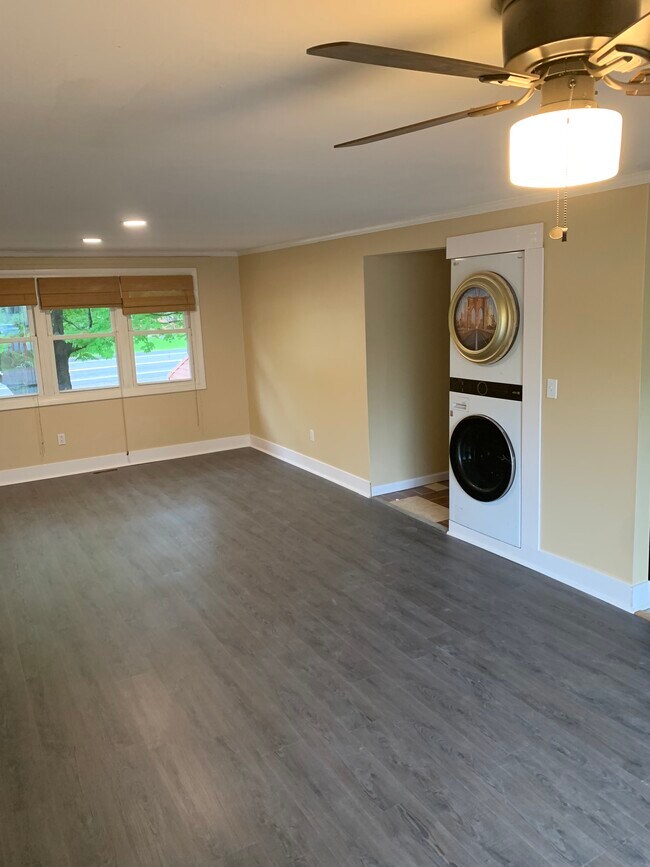 Sala de estar - 7127 Boston State Rd