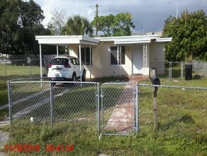 Building Photo - 729 NW 20th Ave
