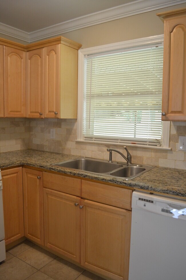 Foto del edificio - 3BR/1Bth with Covered Patio and Large Stor...