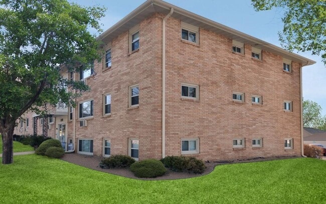 Building Photo - Knollwood Apartments