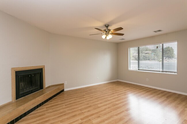 Building Photo - 630 Sunrise Blvd