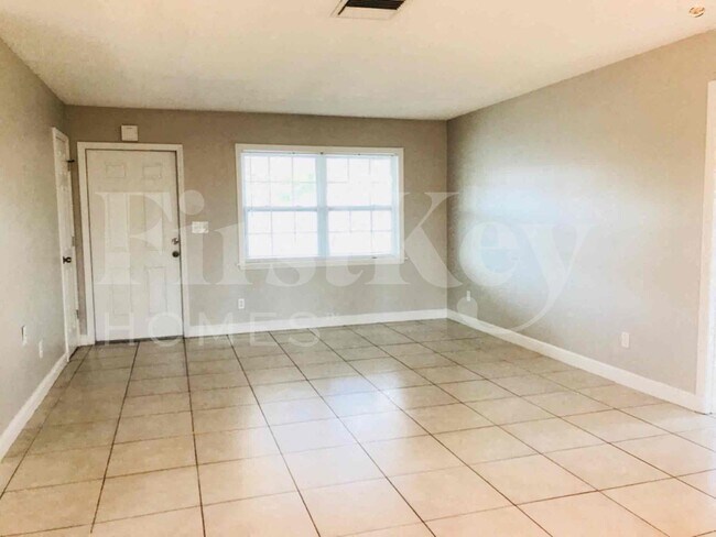 Building Photo - 112 Stafford Pl