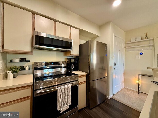 Building Photo - 3315 Wyndham Cir