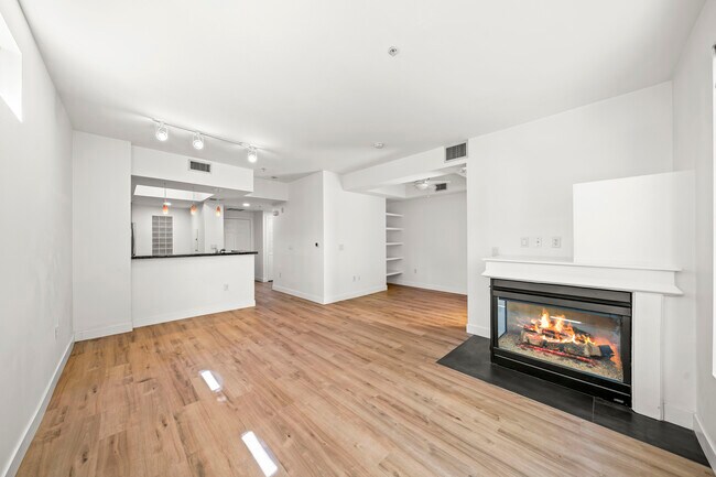 Building Photo - 2400 5Th