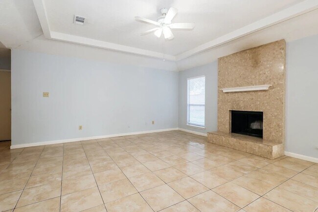 Foto del edificio - 12010 Fork Creek Dr