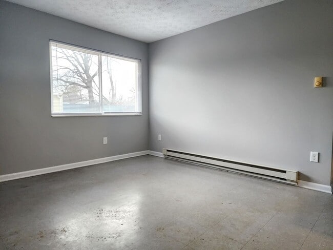 Building Photo - 1784 Lisle Ave