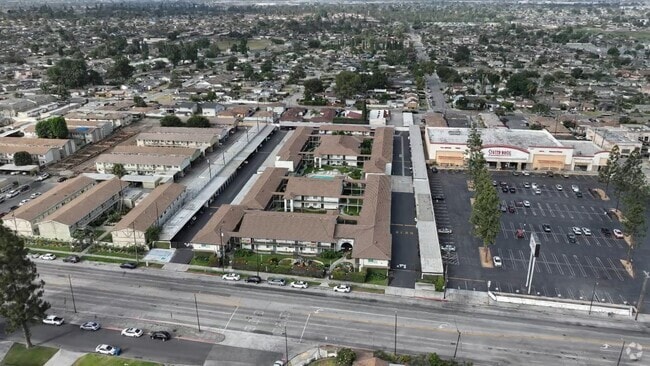  - Los Olivos Apartments