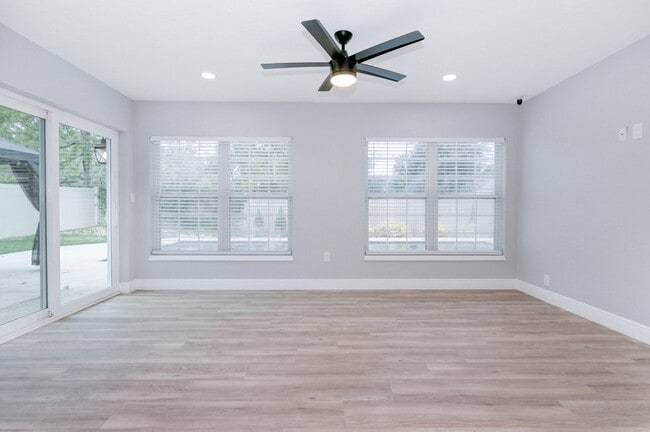 Photo - Gorgeous Mid-Centry Modern 3bed/2bath with... House