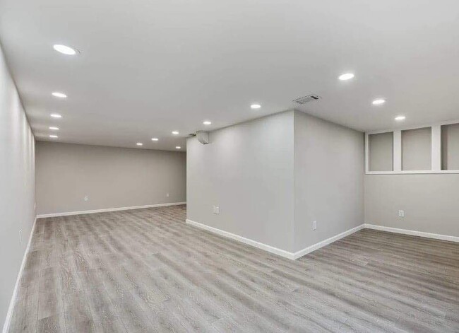 basement - 1032 Denham Pl