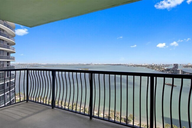 Building Photo - 1756 N Bayshore Dr