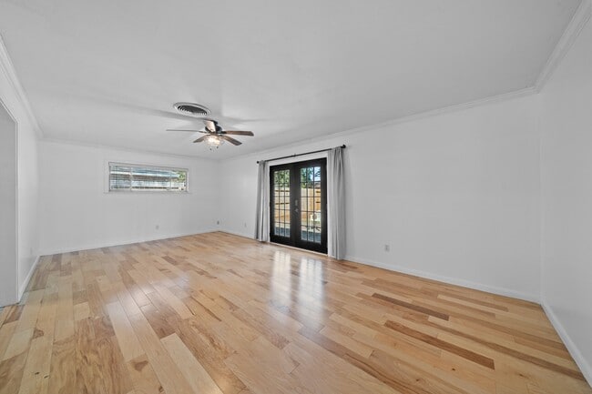 Foto del edificio - 10046 Cedardale Dr