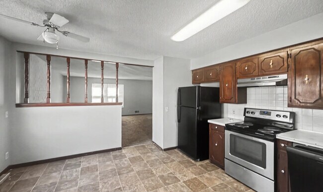 Foto del edificio - 3 Bed/2 Bath Condo with Garage / Pet-Friendly / Available Now!