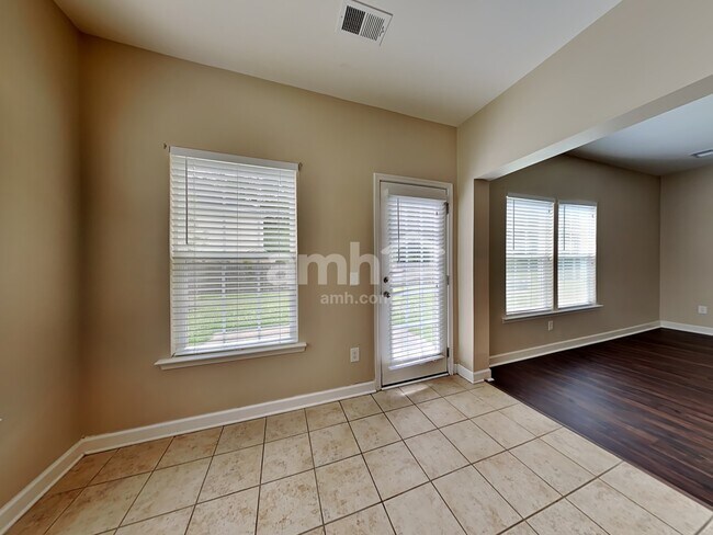 Foto del edificio - 227 Maywood Drive