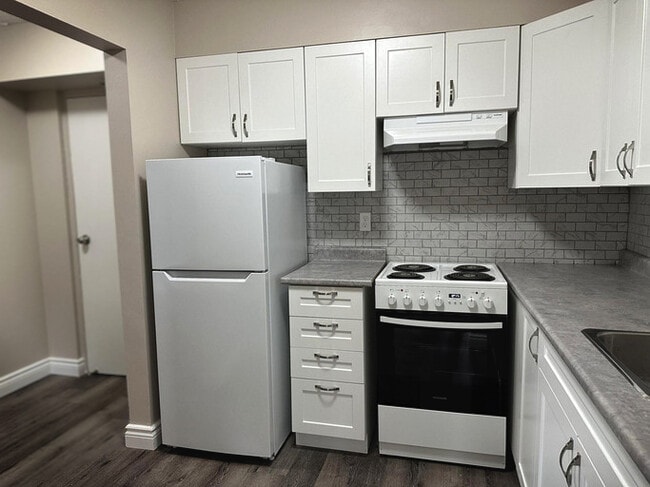 Kitchen - Balmoral Apartments