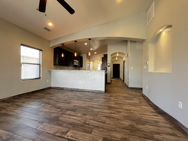 Building Photo - Lovely 3 Bedroom 2 Bathroom Home In NE ABQ!