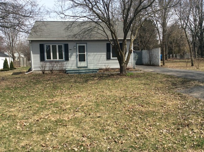 Building Photo - 2521 Badger Ln