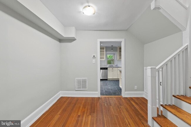 Building Photo - 624 N Alfred St
