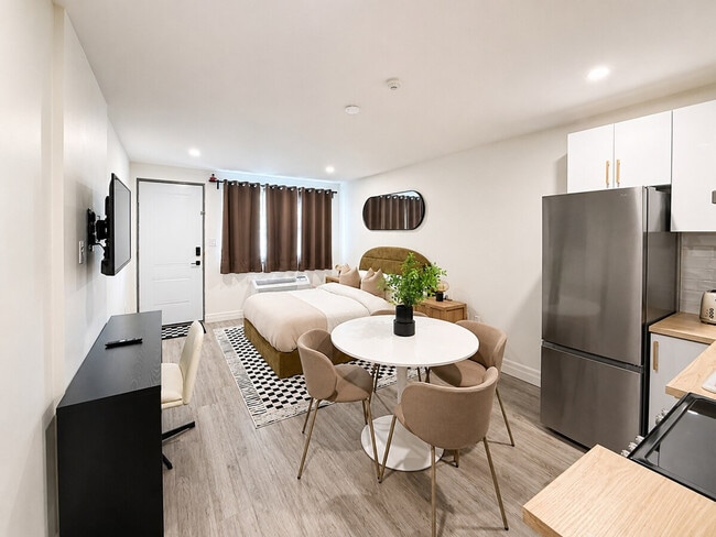 Building Photo - 7770 Lundy's Ln