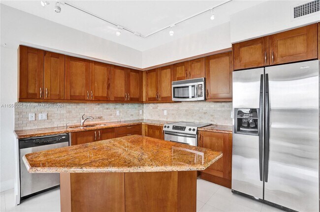 Foto del edificio - 1745 E Hallandale Beach Blvd