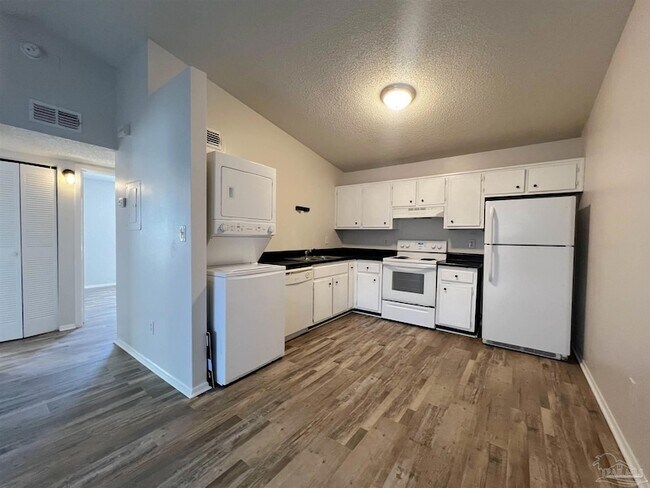 Foto del edificio - 6801 Tiki Ln